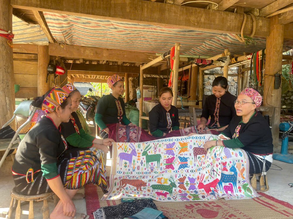 Nghề dệt thổ cẩm người Thái ở Nghệ An được công nhận Di sản văn hóa phi vật thể quốc gia